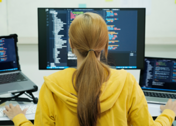 Async/Await: programação assíncrona em JavaScript, Python e C#
